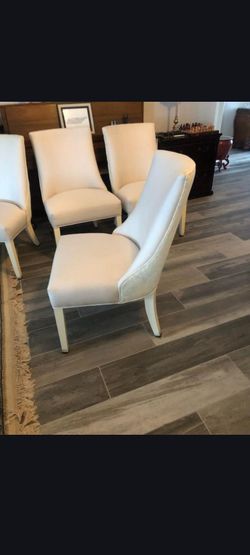 6 Dining chairs in very good condition, pick up in St Catherine Villages at Sawgrass Grove zip code 32163
