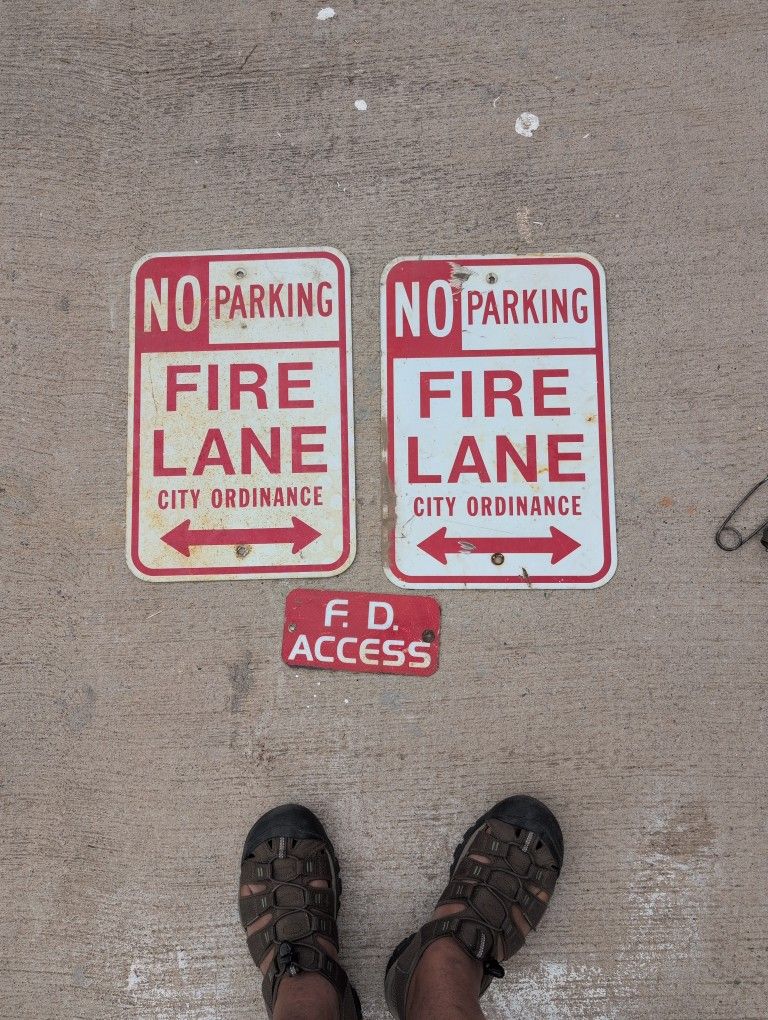 Fire Lane Compliance Sinage