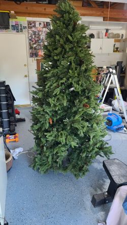 Beautifal 7ft Artificial Christmas Tree