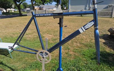 Fixie/Fixed gear frame, fork, headset,bb, crankset.        Project for restoration.  $60