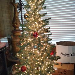 Pre lit Christmas Tree 5 Ft