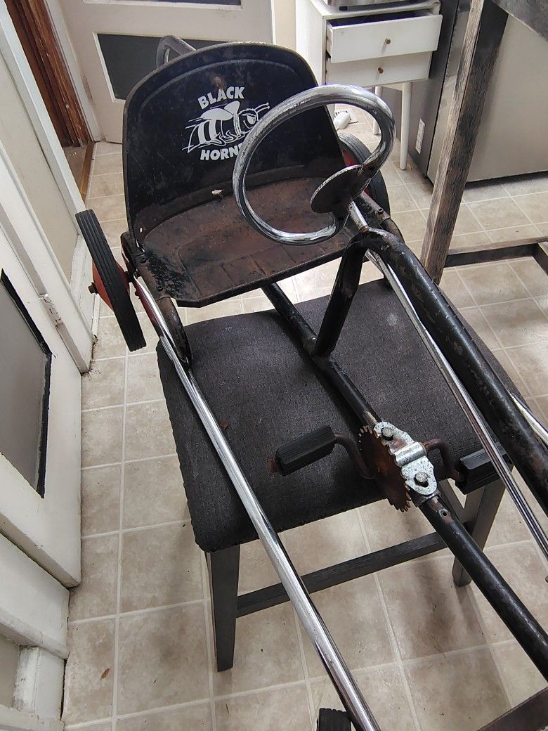 BLACK HORNET PEDDLE CAR