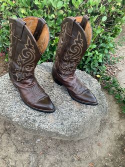 Men’s cowboy boots size 11