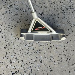 PUTTER CENTERED SHAFT