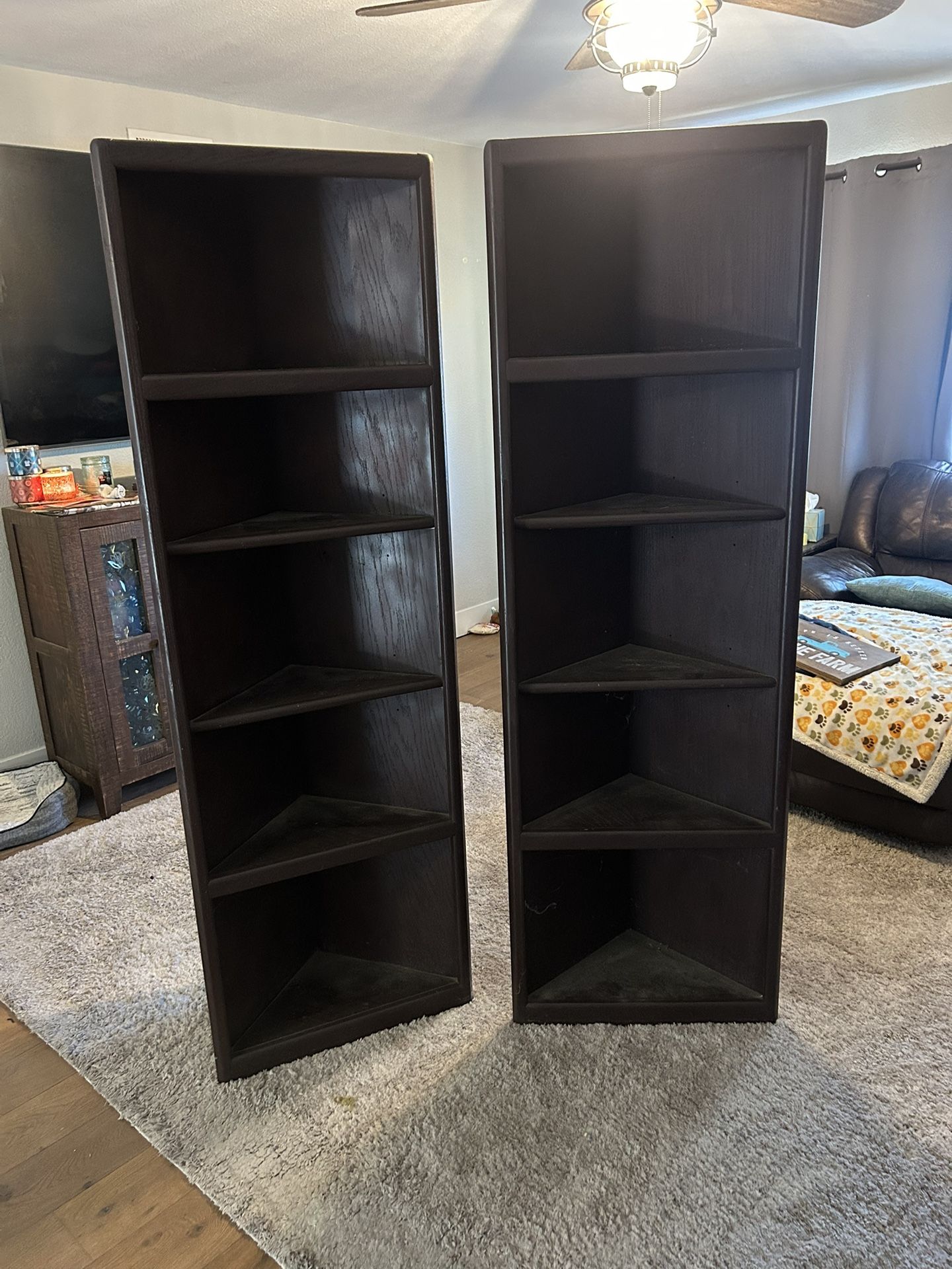 2 Corner Shelf Units