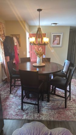 Dining room set  seat six swivel top