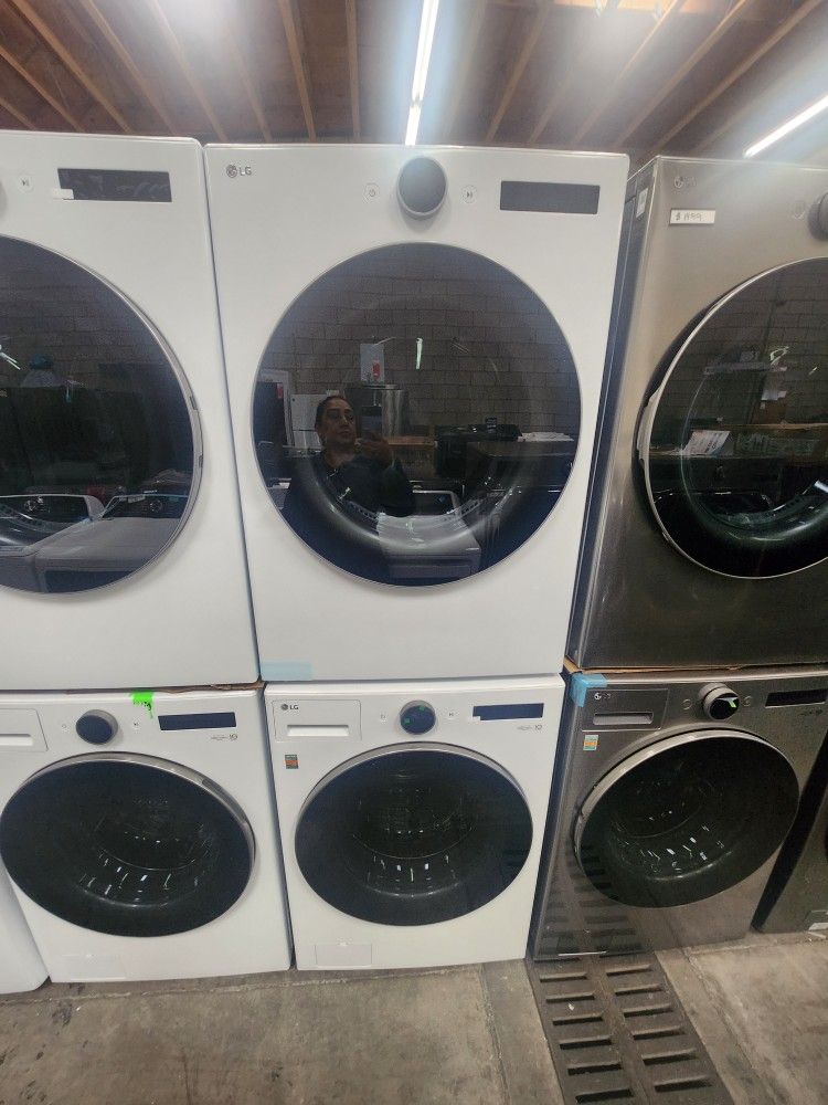 LG Front Load Set Washer And Dryer White New