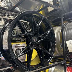 🏁19” Gloss black Defty Wheels 🚨
