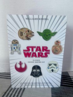 Williams Sonoma Star Wars 22 piece cookie baking kit