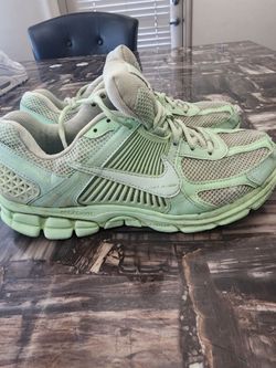 Nike Zoom Vomero 5 mens shoes