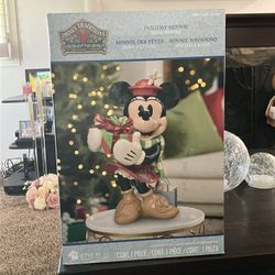Minnie Mouse Christmas Statue 