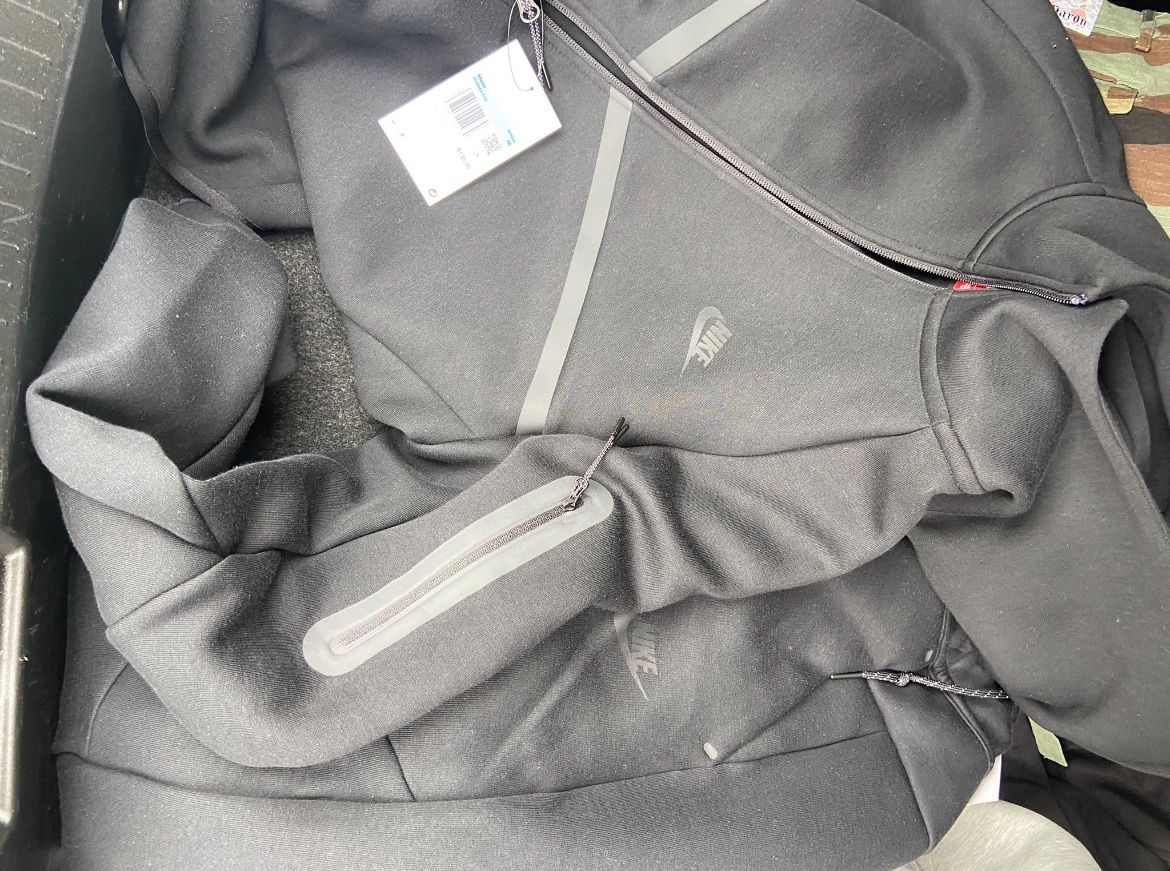 Brand New XL Nike Tech
