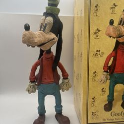 GOOFY A Collectible Disney Figurine By Poliwogg Sculptors David Critchfield And Vic Fortunato- Department 56