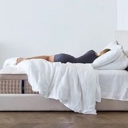 DreamCloud Mattress - Queen - 14” Luxe Hybrid - Memory Foam + Innerspring Coil 