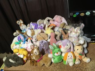 LOT OF 37 BUNNY RABBIT PLUSH BEANIE EASTER RUSS BERRIE APPLAUSE ACE NOVELTY