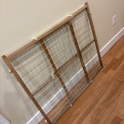 🌿 Adjustable Wooden Pet/Baby Gate 