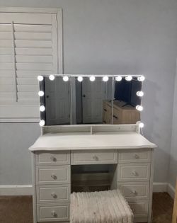 Vanity, white  with white chair