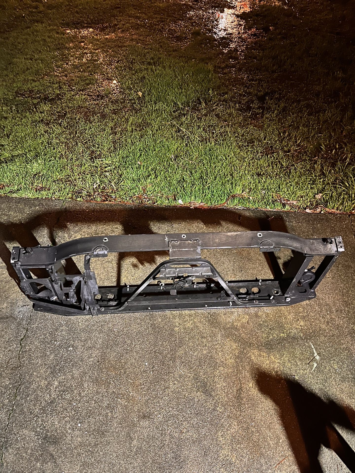 99-06 chevy/gmc radiator support