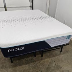 LIKE NEW! Nectar Premier Hybrid Queen Mattress - Delivery Available