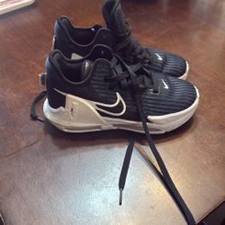 Girls Basketball Shoes 
