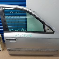 04-05 Ford, Crown Victoria Passenger Door & Glass 