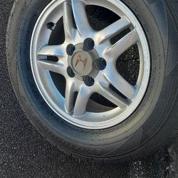 Honda CR-V Tire And Rim Thumbnail