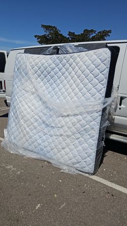 King size New asking for 400 (NOT FREE)