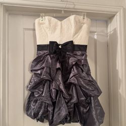 Prom Dress 👗 Size 7 Brand New 