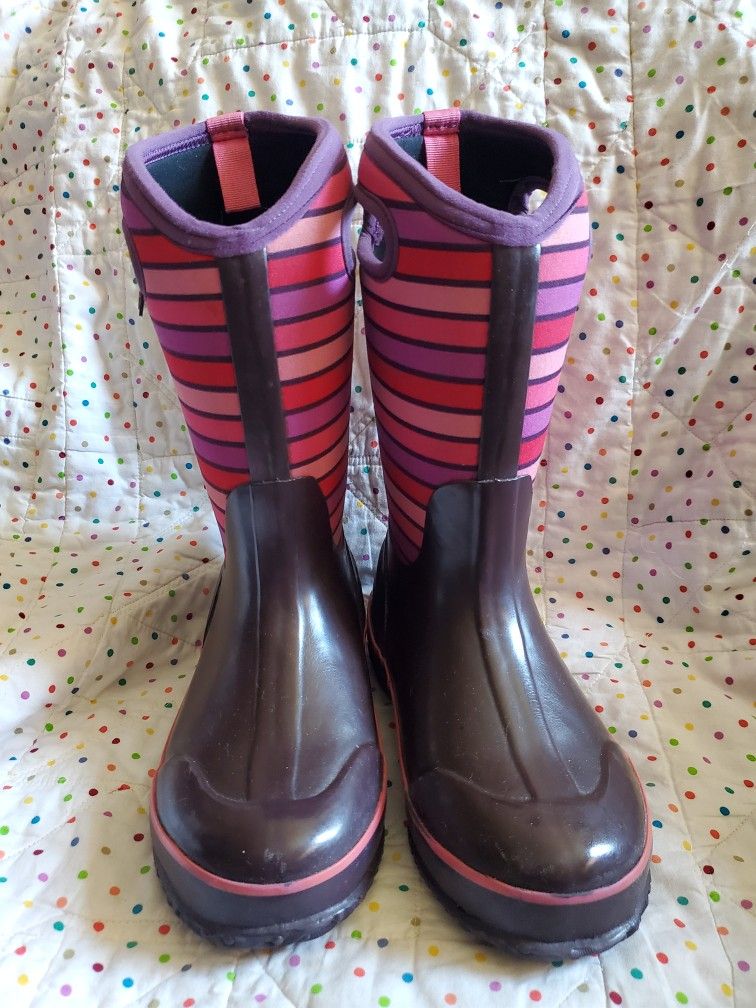 Bogs K Classic Stripes Rain Boots Size 4 Youth. 