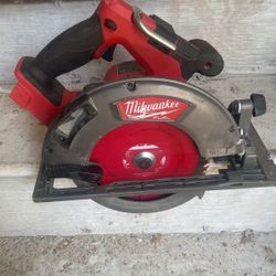 Milwaukee M18 Circular Saw