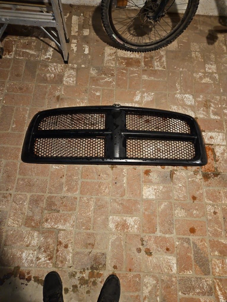 2005 Dodge Ram Front Grill