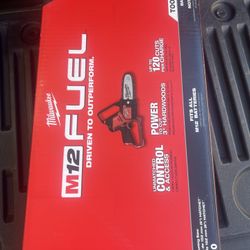 Milwaukee M12 FUEL 6 in. 12V Lithium-Ion Brushless Electric Cordless Battery Pruning Saw HATCHET (Tool-Only)