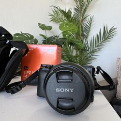 Sony A6000 (18-55 Lens, 4 Batteries) 