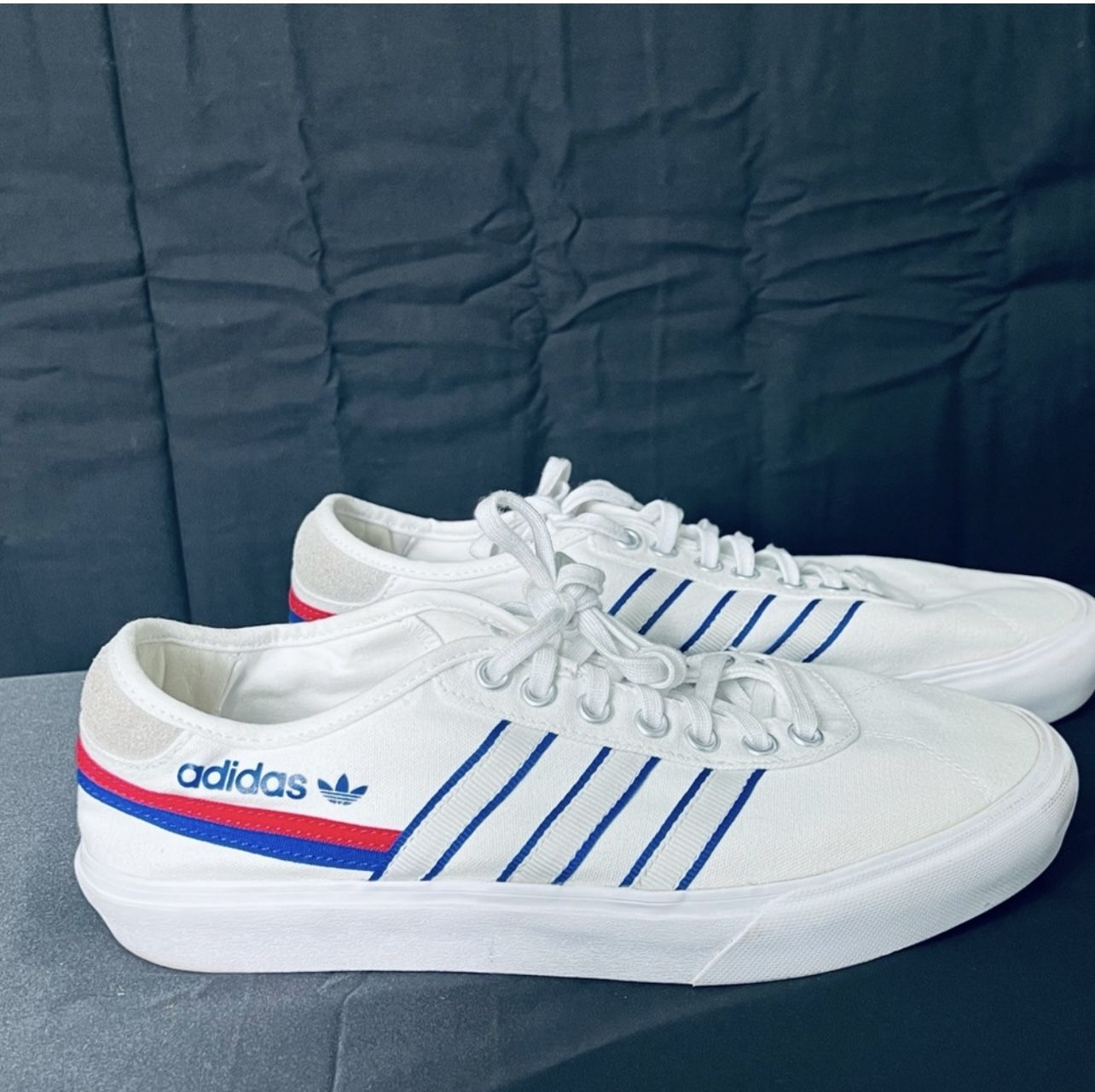 Adidas Delala White Red Blue Men’s Sneaker Size 9