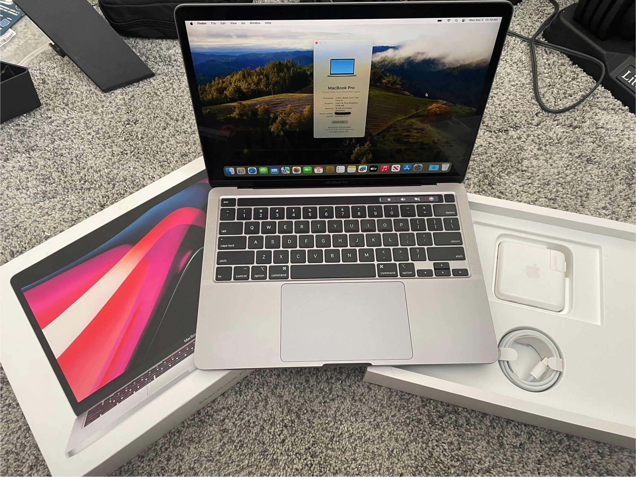 Macbook Pro - Quad Core i5 - 16GB RAM - 512GB SSD