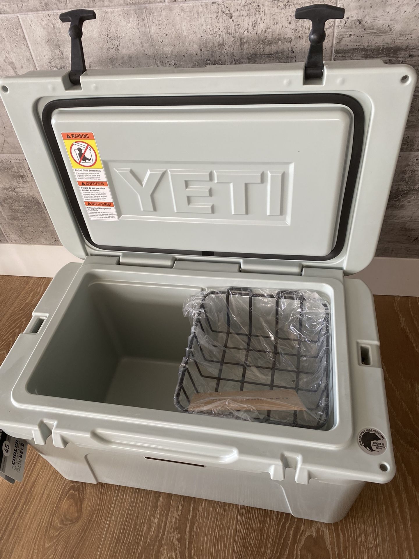 Yeti cooler 45 SEA-FOAM GREEN for Sale in Hermosa Beach, CA - OfferUp