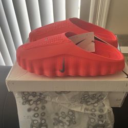 Nike mind 001 Solar Red