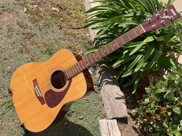 Yamaha acoustic guitar 