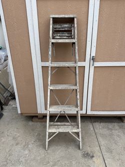 6 Ft Aluminum Step Ladder / Escalera de Aluminio de 6 Pies