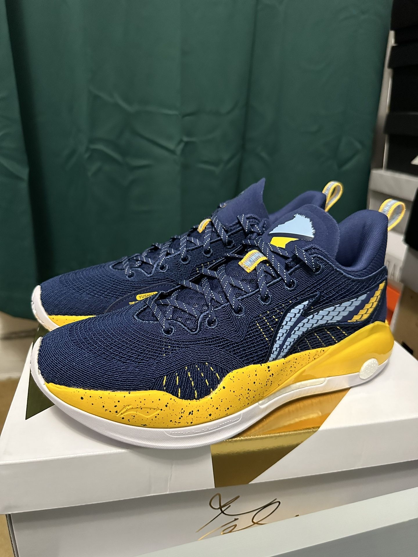 Li Ning Yushuai 15 V2  Jimmy Butler PE College NCAA LI-NING JIMMY BUTLER YUSHUAI 14 PREMIUM BOOM LOW DARK FIRE  main image 3