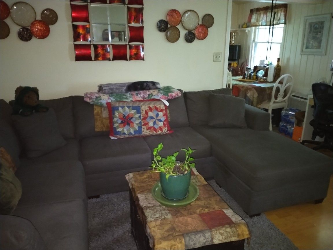 Wrap Around Sofa With Chez Lounge