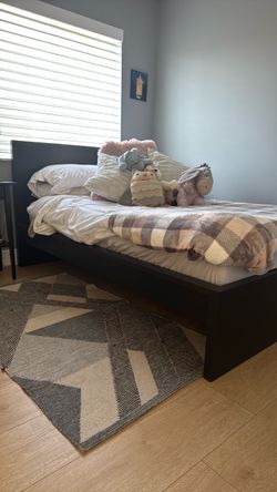 Bed Queen size and mattress
