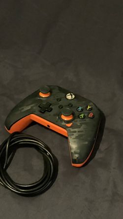 Xbox Wireless Controller + Charging Cable (Like New)