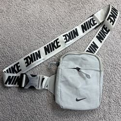 New Nike Crossbody Travel Bag 5x7