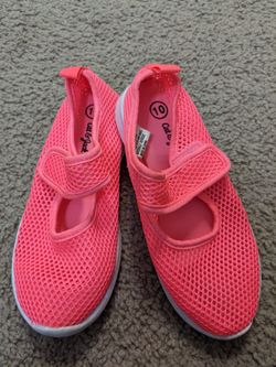 Size 10 Water Shoes / Girls Shoes / Never Worn New