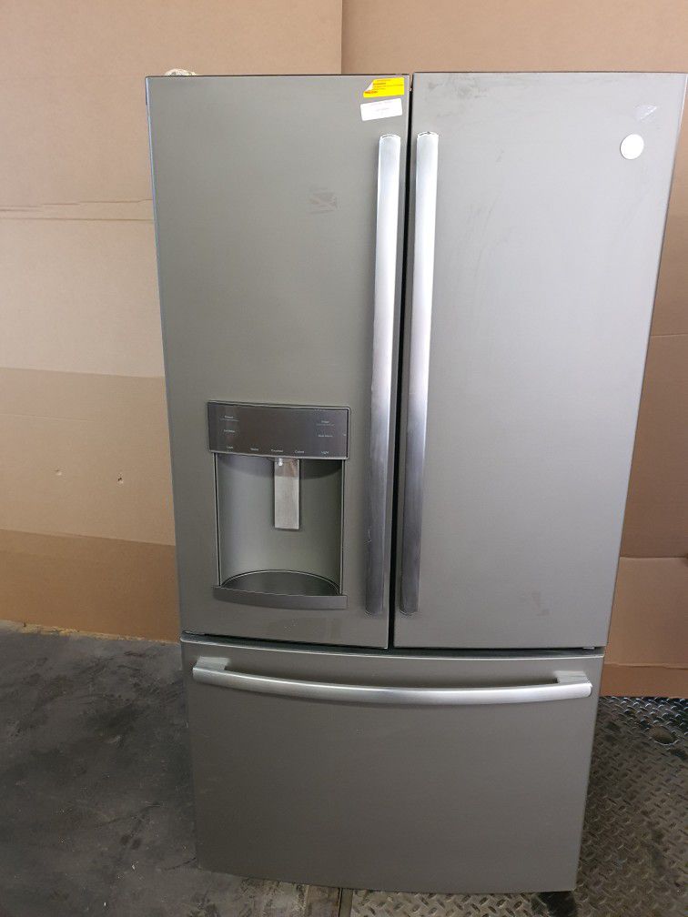 Ge Refrigerator  27.8 Cu.ft. 
