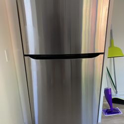 Refrigerator 