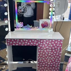 Vanyi And Mirror Set
