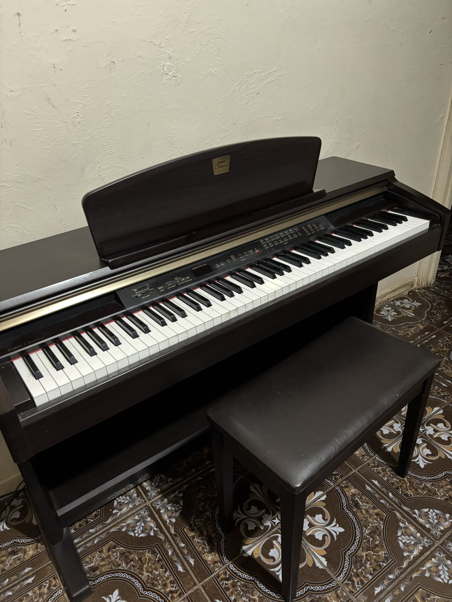 YAMAHA CLAVINOVA PIANO