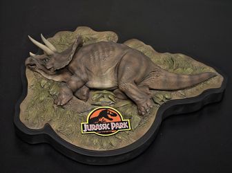 Chronicle Collectibles Jurassic Park - Sick Triceratops 1/35 Scale Statue